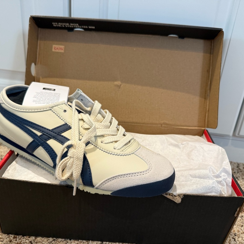 NIB Onitsuka Tiger Cream and Navy Sneakers